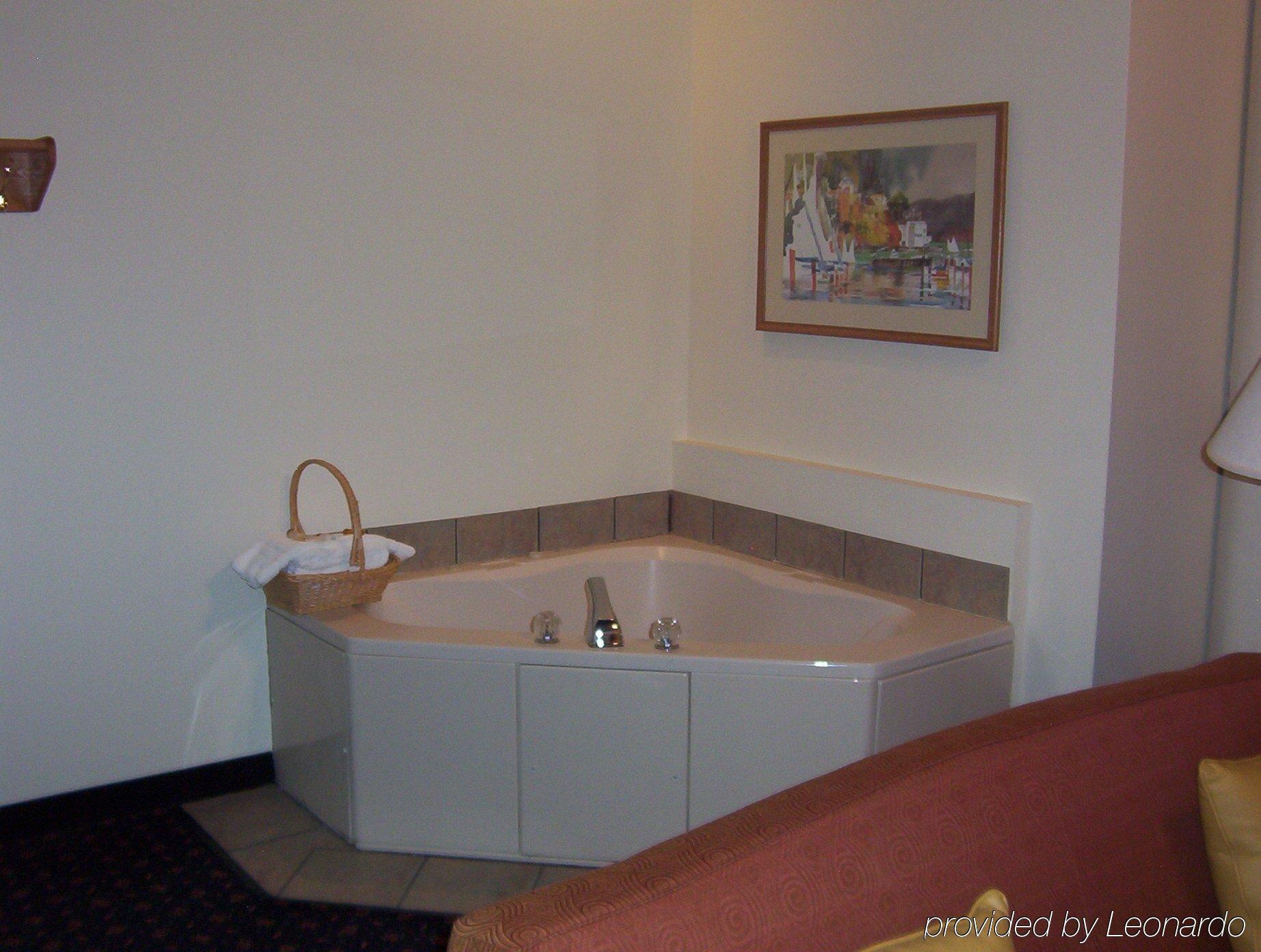 The Suites Hotel At Waterfront Plaza Duluth Zimmer foto