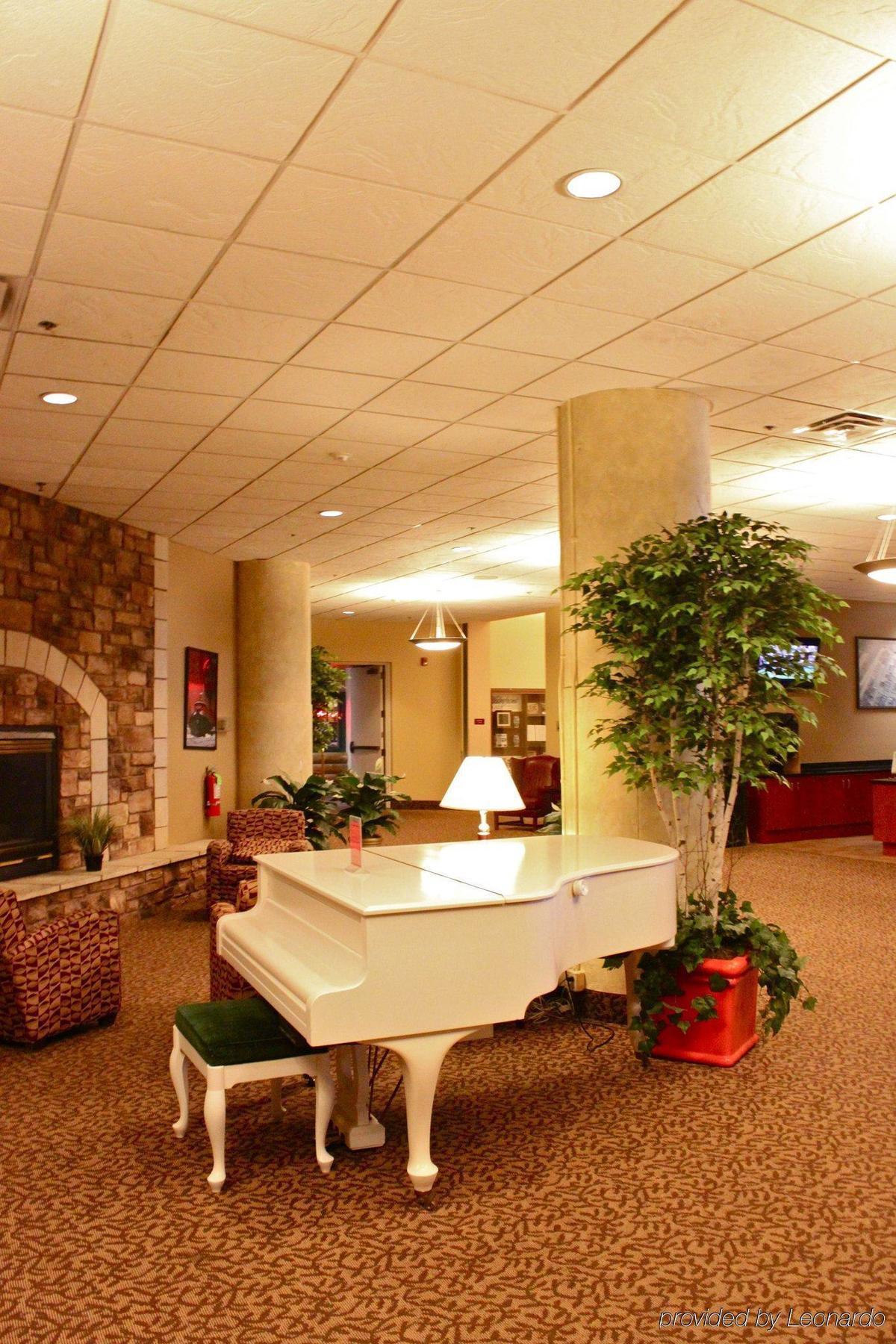 The Suites Hotel At Waterfront Plaza Duluth Interior foto